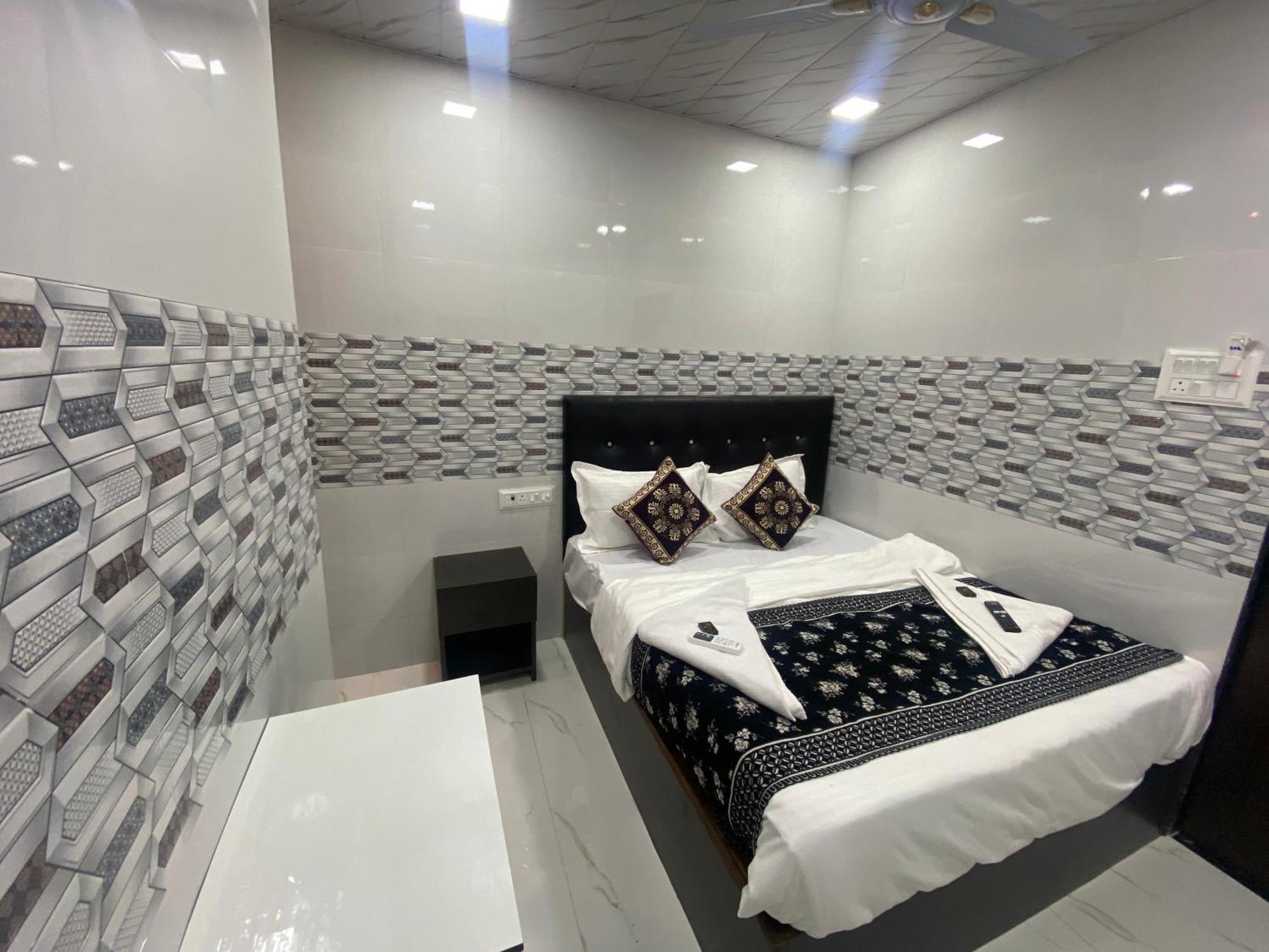 Hotel O Sai Residency Mumbai Exteriör bild